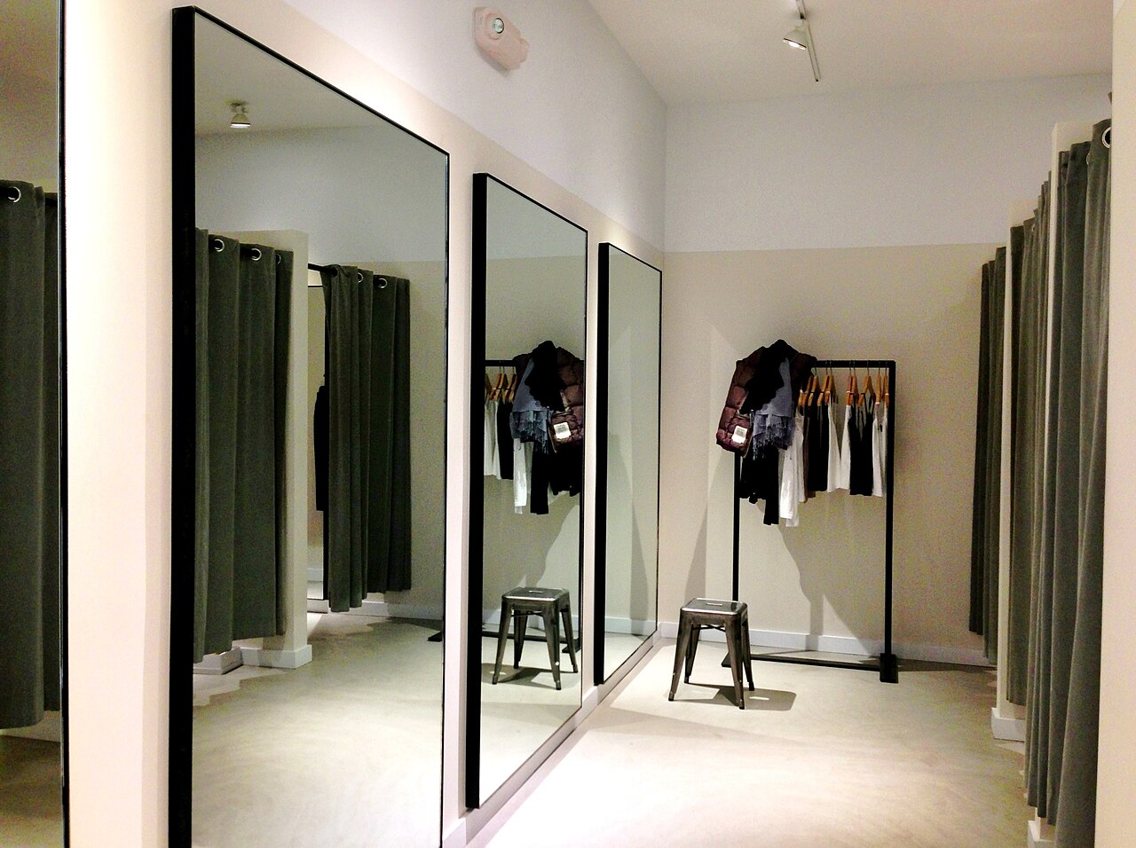 Lojas de roupas e provador